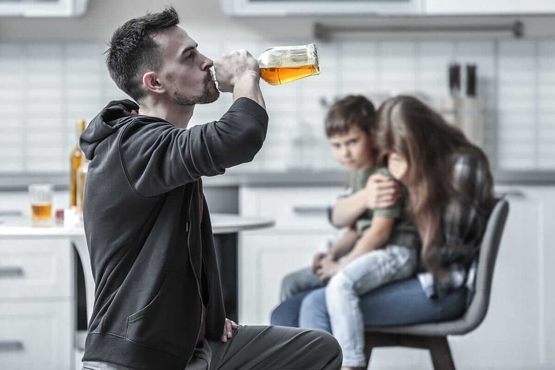 Mužský alkoholizmus môže zničiť rodinu