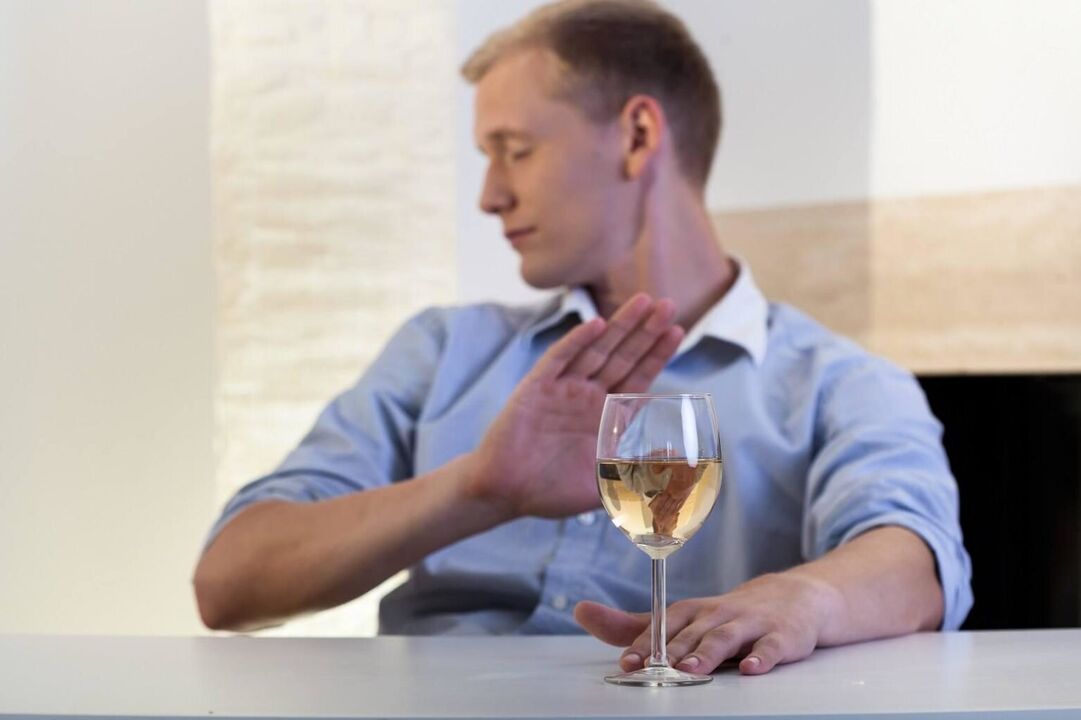 Po uvedomení si problému môže muž prestať piť alkohol sám